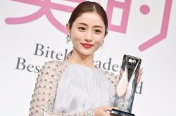 如何打造石原里美眼妆 手把手教你豆沙色眼影画法