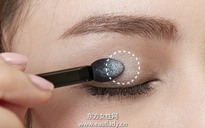 眼妆新画法营造透明感砂糖光泽眼眸