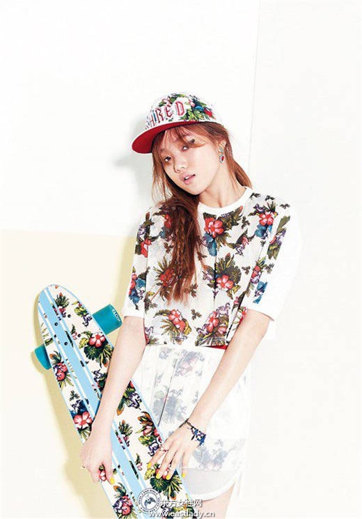 孙佳人李圣经演绎烟燻妆+辣妹风穿搭