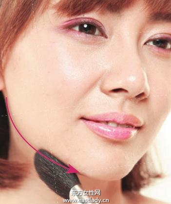 运用阴影色塑造紧致小脸