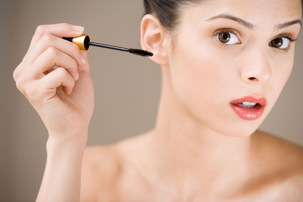 揭密睫毛膏正确刷法 小刷头里藏着大学问