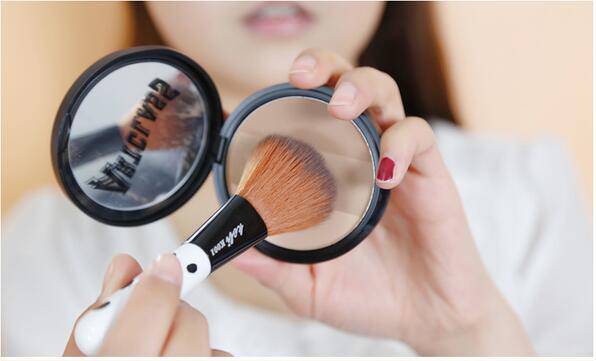 怎样化妆更 减龄  教你少女妆画起来