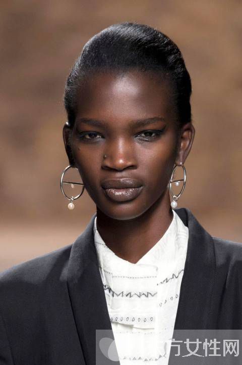 如何为你的肤色找到最适合的口红搭配