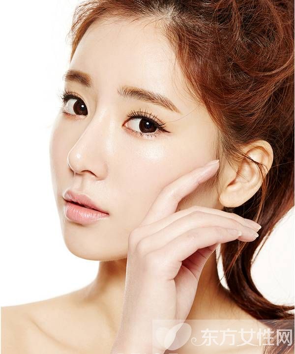 腮红怎么打显脸小 初学化妆的女生一定要看哦