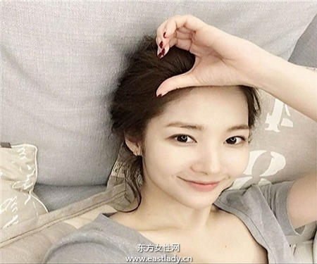 不是只有明星才能用酒红色 简单小技巧让你轻松驾驭