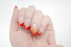 红玫瑰美甲彩绘教程 几步骤让你轻松学会