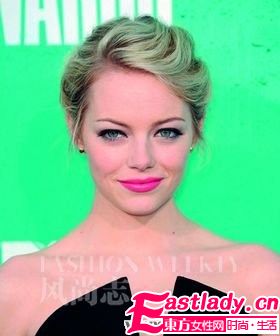 学明星打造健康立体烟熏妆