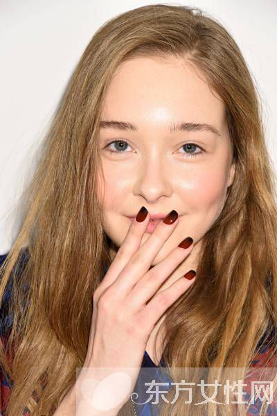 6个小技巧让你的时尚美甲造型UPUPUP