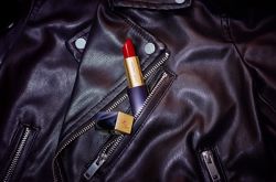 雅诗兰黛倾慕系列口红 携手刘雯呈现全新唇膏