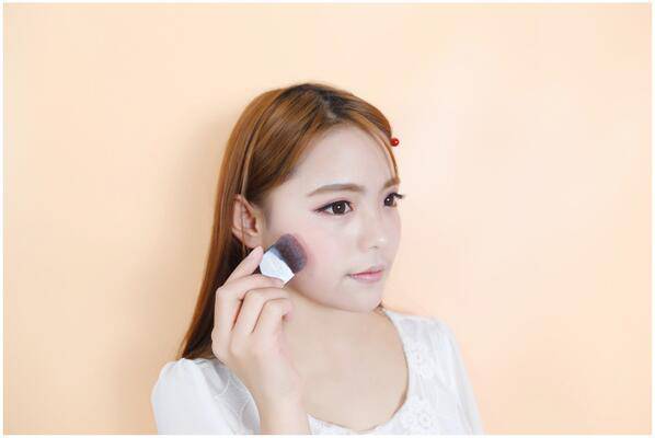 怎样化妆更 减龄  教你少女妆画起来