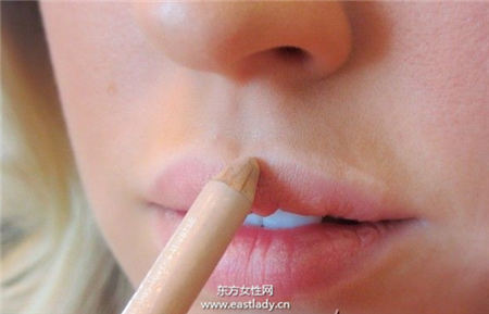 跟韩妞偷学 牛奶糖×蜜桃 妆容 萌感十足