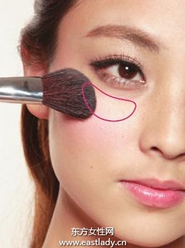 层叠式腮红尽显女性成熟魅力