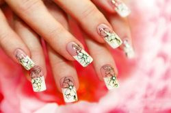 学美甲应避免这些误区 让指甲更亮丽健康的做法