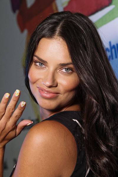 指尖摩登风范 2016春夏DIY美甲流行趋势