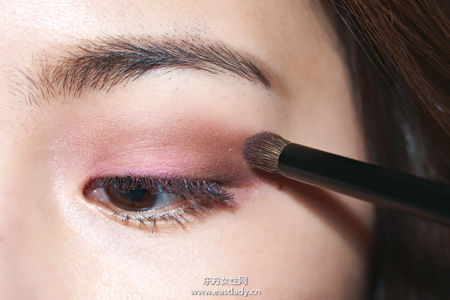 白玫瑰金3D眼 摆脱冬日沉重感