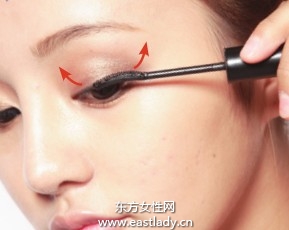 透明无梗型假睫毛的贴法图解