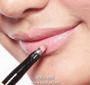 唇膏更持久更均匀的唇妆画法