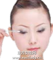 如何描画醉眼迷离的烟熏眼妆