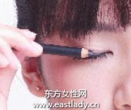 令双眼变得更大更明亮的眼妆画法