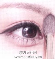 五个简单快速化妆小秘诀