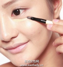 化妆教程之修正脸颊处色斑、粉刺