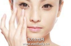 化妆教程之黑眼圈持久遮盖获得完美妆效