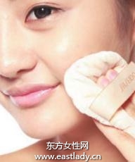 粉状粉底打造薄雾般的持久底妆