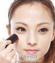 化妆教程之使用遮瑕品遮盖色斑