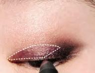 单眼皮MM深邃酒红微醺妆眼妆画法