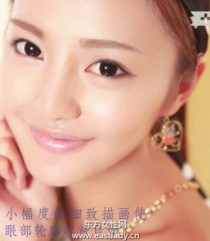 眼线液勾勒光泽质感深邃眼妆