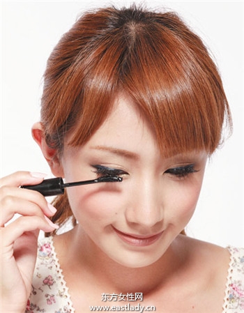 波西米亚裸妆彰显浪漫与自信