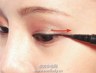 眼线液勾勒光泽质感深邃眼妆