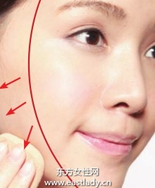 粉底液塑造质感轻薄无暇底妆