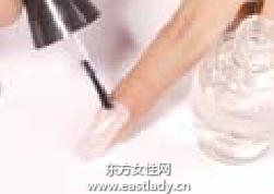 美甲教程之打造七彩奢华镶钻美甲