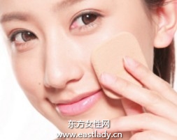 修补脸颊斑驳不均的底妆