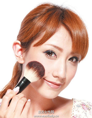 波西米亚裸妆彰显浪漫与自信