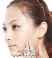 深色粉底液打造古铜色肌肤