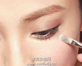 肌肤遮瑕法遮盖恼人黑眼圈