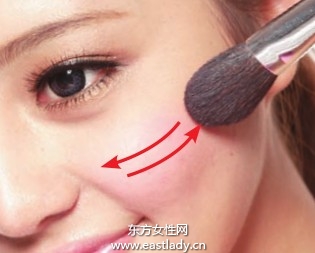 简单画圆打造甜美粉色腮红