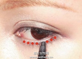 描画下眼线后线条过于显眼