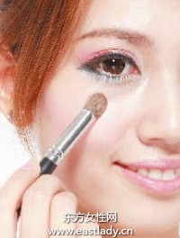 梦幻色彩妆容化妆步骤 用童话色彩变身吧