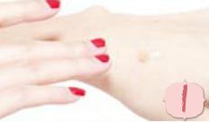 化妆教程之使用遮瑕膏遮盖脸部小瑕疵