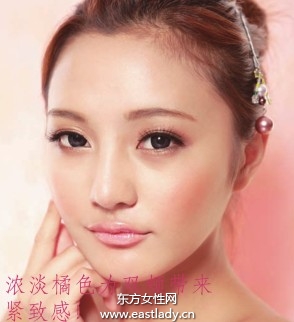 四色腮红画出自然渐变妆容