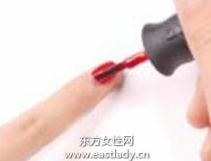 轻松4步骤涂出完美甲面