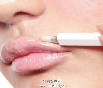 唇妆前护理唇膏更好着色