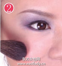 酷酷魔女妆给人冷艳姿态