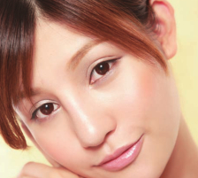 提亮脸颊倒三角区提升妆容透明度