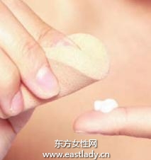 膏状粉底营造持久遮盖光感底妆