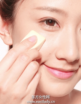 遮瑕液搭配遮瑕膏解决红肿痘