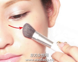 提亮脸颊倒三角区提升妆容透明度